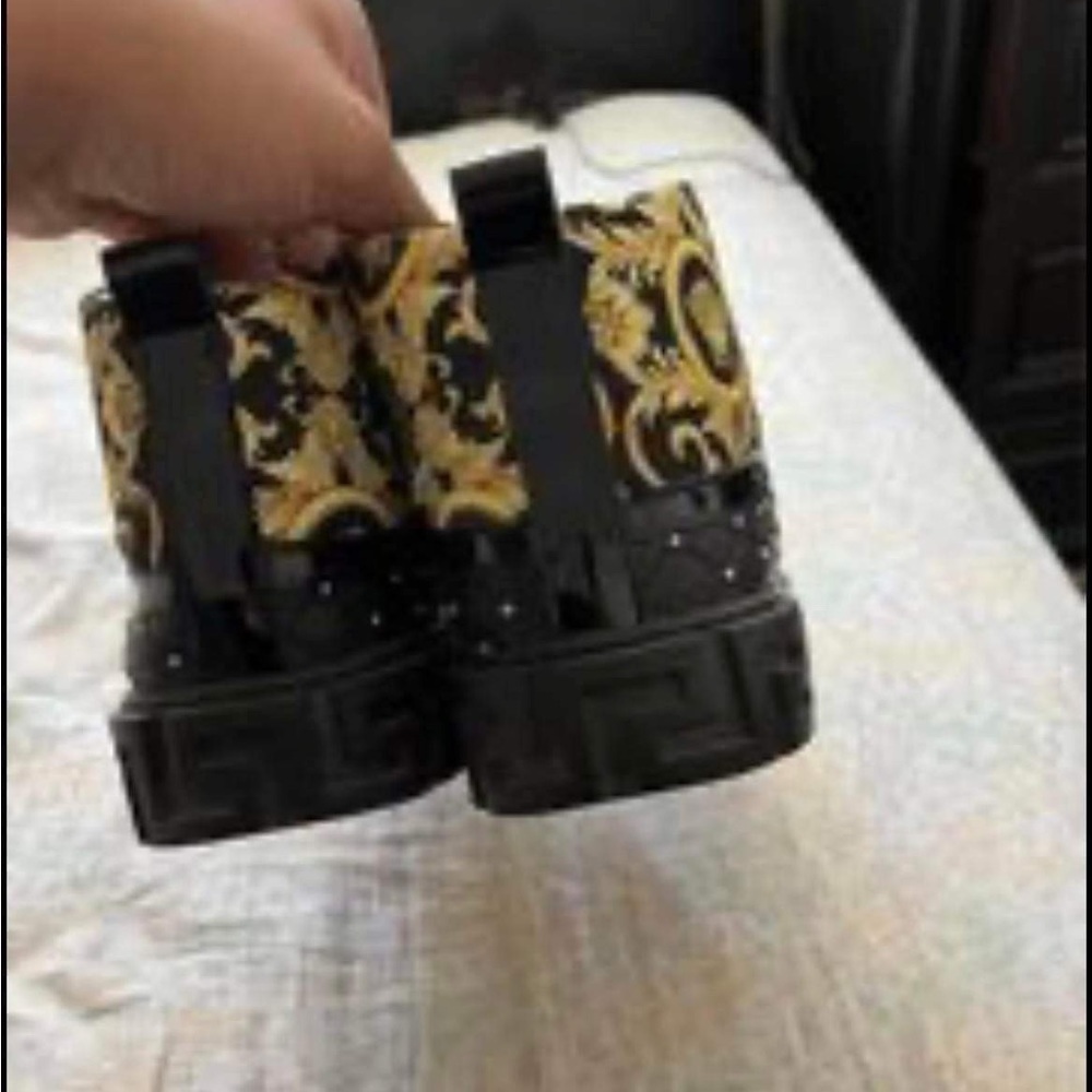Versace mid top shoes size 9 they fit 9.5 and 10